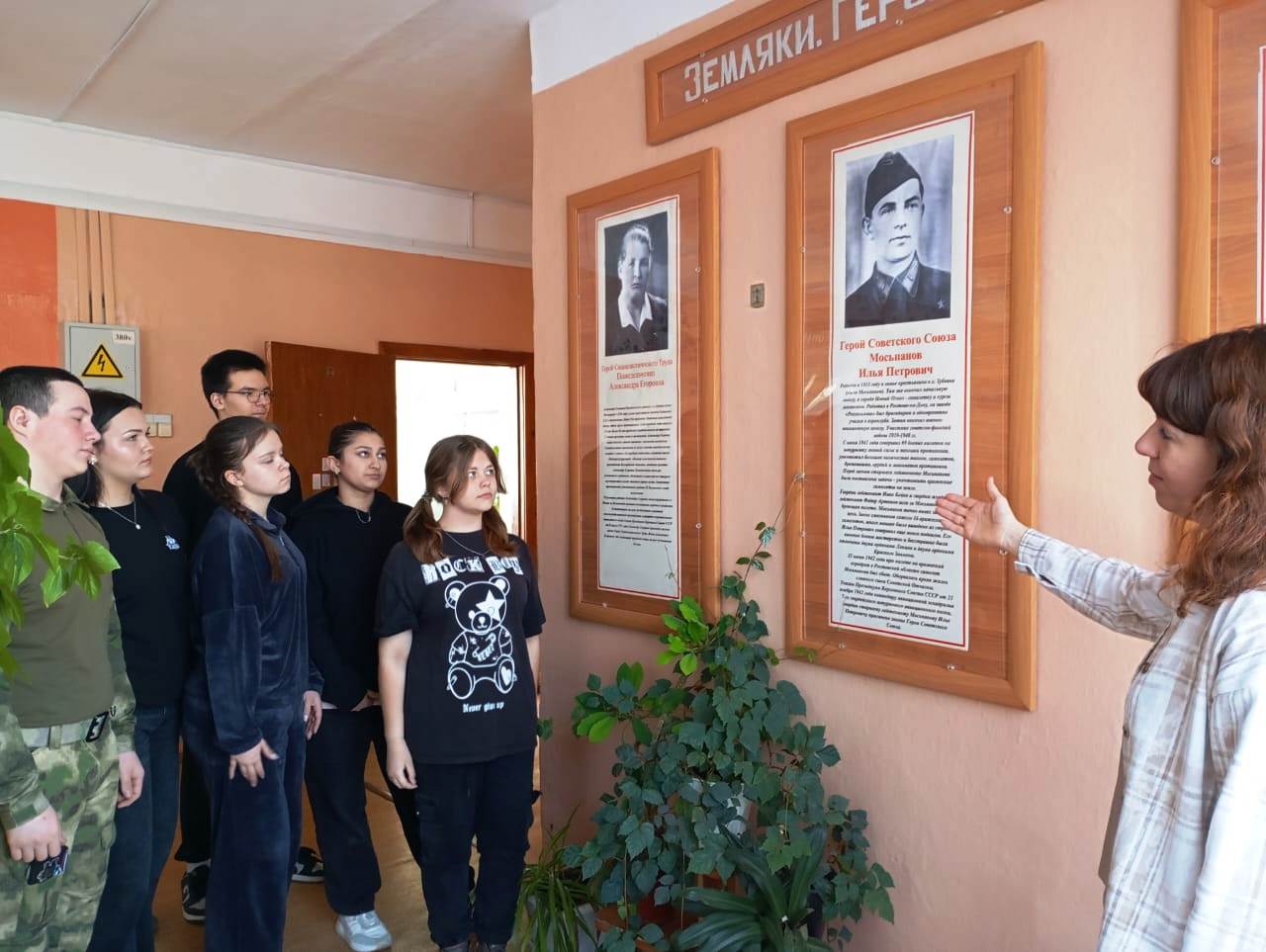 &amp;quot;Герои земляки&amp;quot;- именно эта тема прозвучала на уроке памяти в 9 классе..